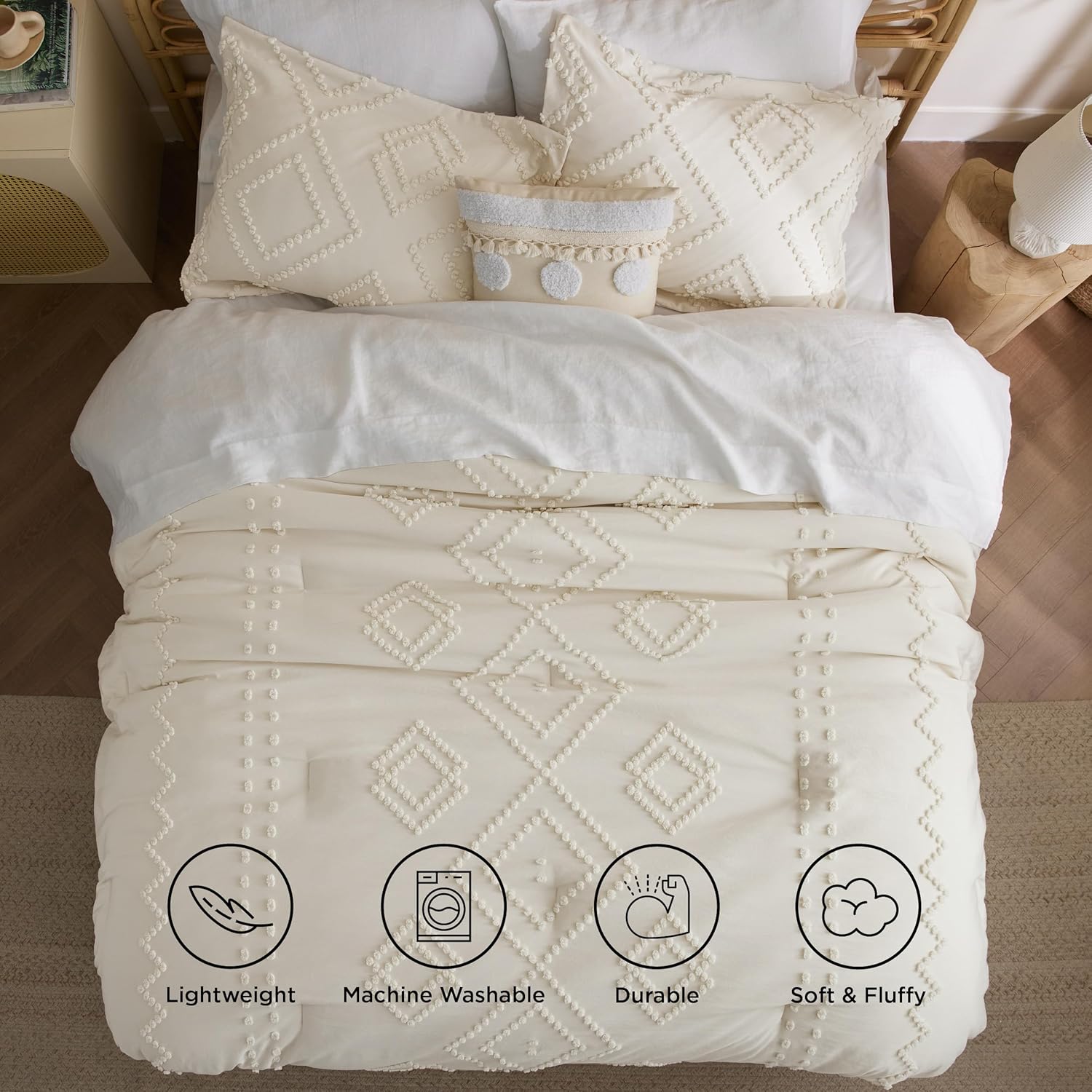 Queen Comforter Set - White Comforter, Boho Tufted Shabby Chic Bedding Comforter Set, 3 Pieces Vintage Farmhouse Bed Set for All Seasons, Fluffy Soft Bedding Set with 2 Pillow Shams